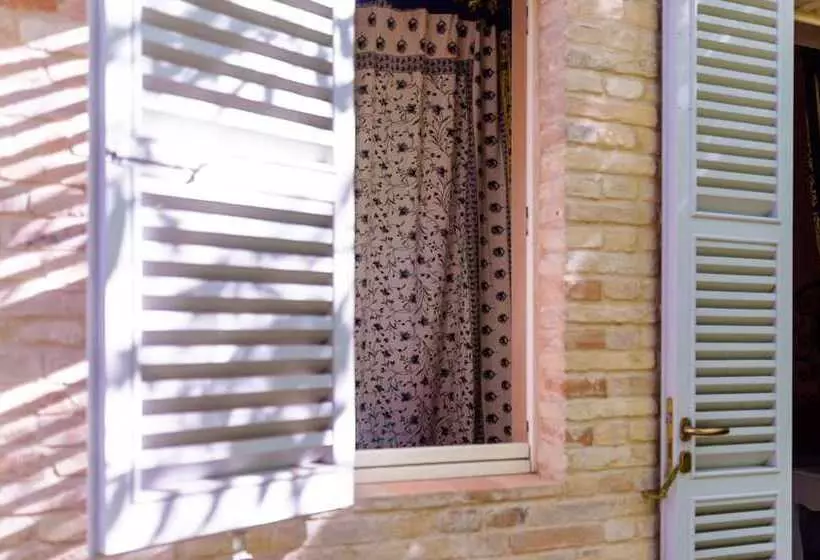 تختخواب و صبحانه Palazzo Romani Adami