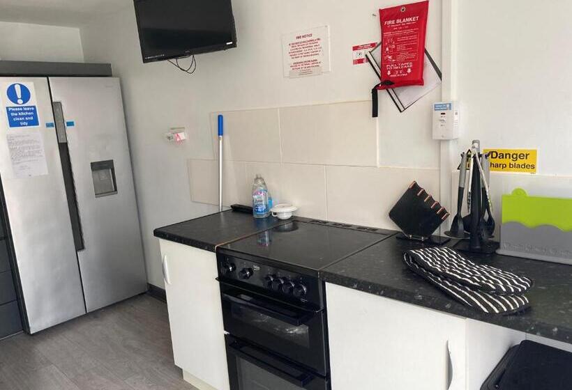 簡易ホテル Old Stagecoach Stables Rooms Only