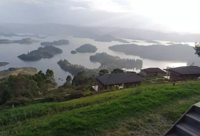 هتل Arcadia Lodges Lake Bunyonyi