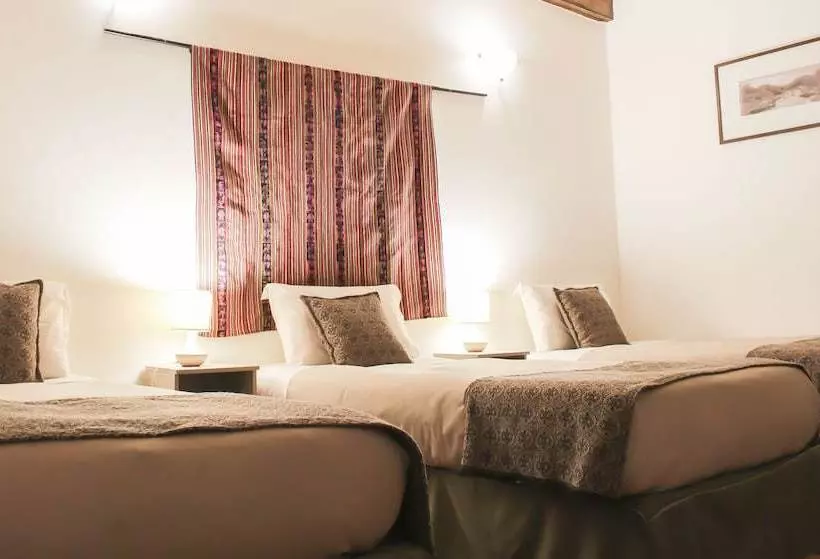 ホテル Atacama Budget Bed & Tours