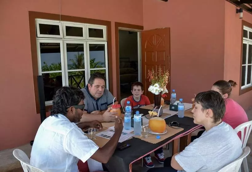 هتل Maldives Seashine Guesthouse