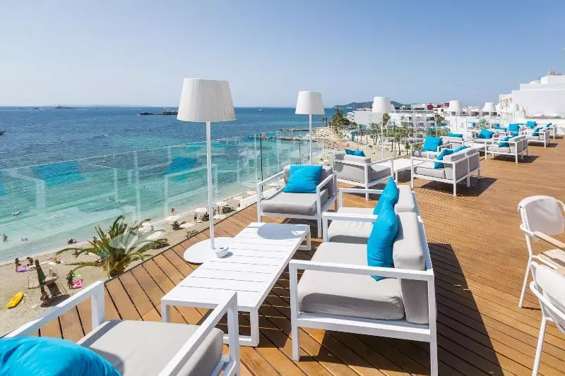Hotelli One Ibiza Suites