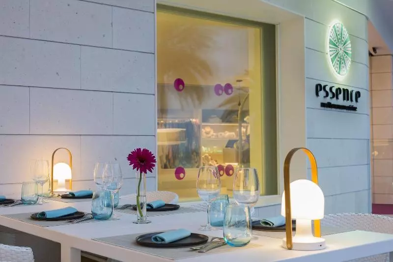 Hotelli One Ibiza Suites