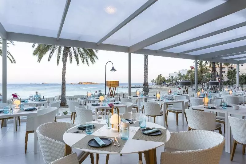 Hotelli One Ibiza Suites