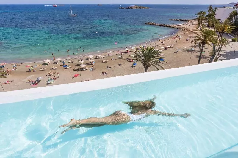 Hotelli One Ibiza Suites