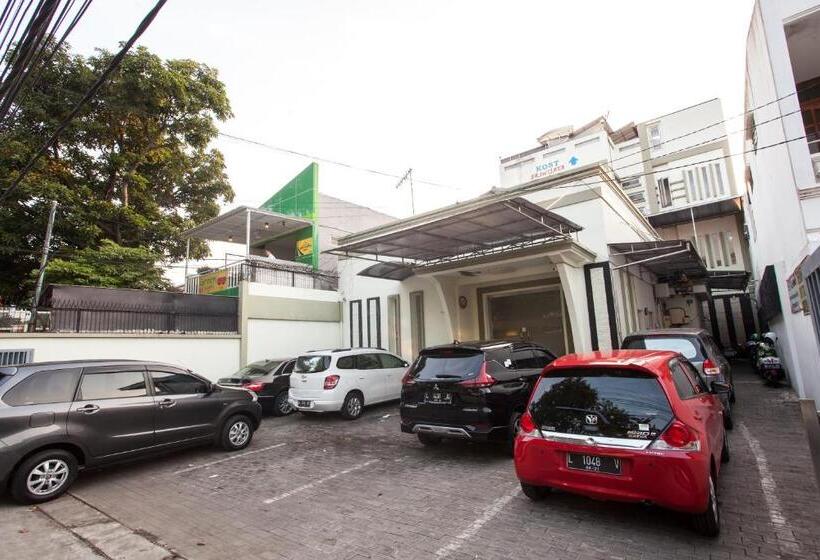 فندق Reddoorz Near Taman Bungkul