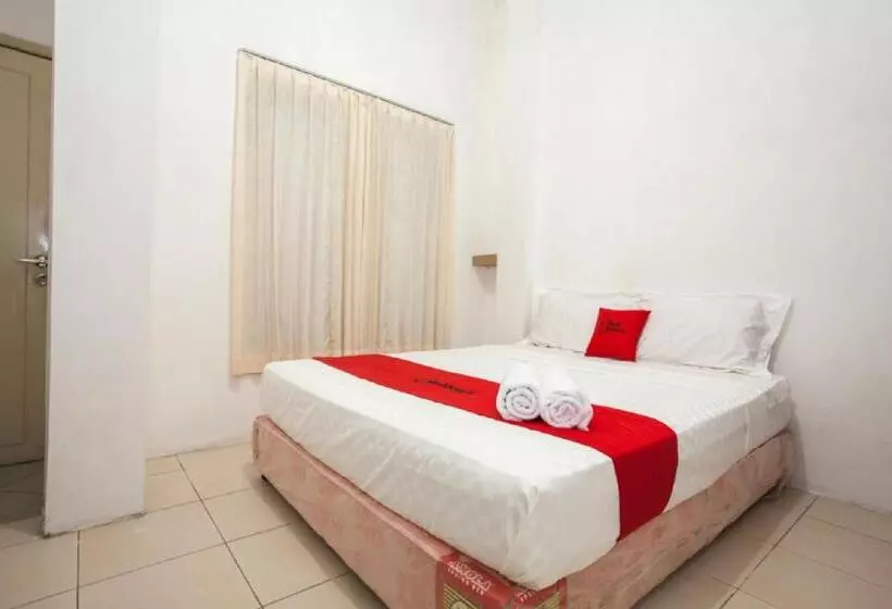 ホテル Reddoorz Near Taman Bungkul