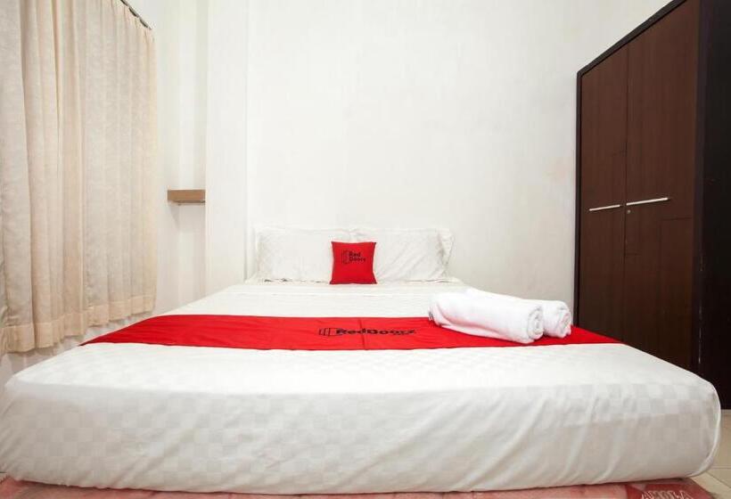 فندق Reddoorz Near Taman Bungkul
