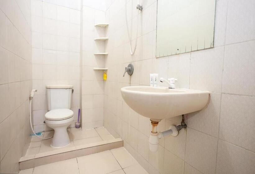 فندق Reddoorz Near Taman Bungkul