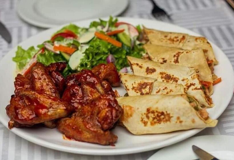 هتل Zambezi Way Lodge