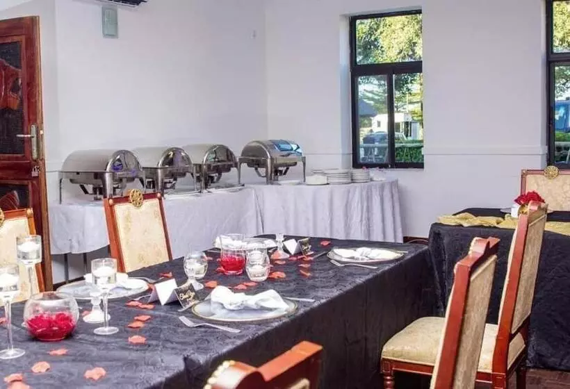 هتل Zambezi Way Lodge
