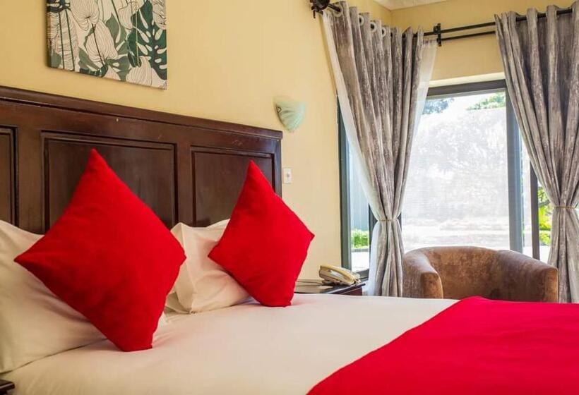 هتل Zambezi Way Lodge