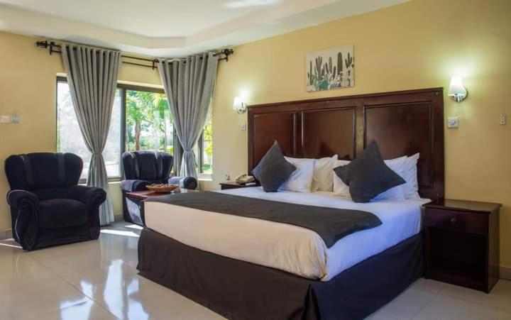 هتل Zambezi Way Lodge