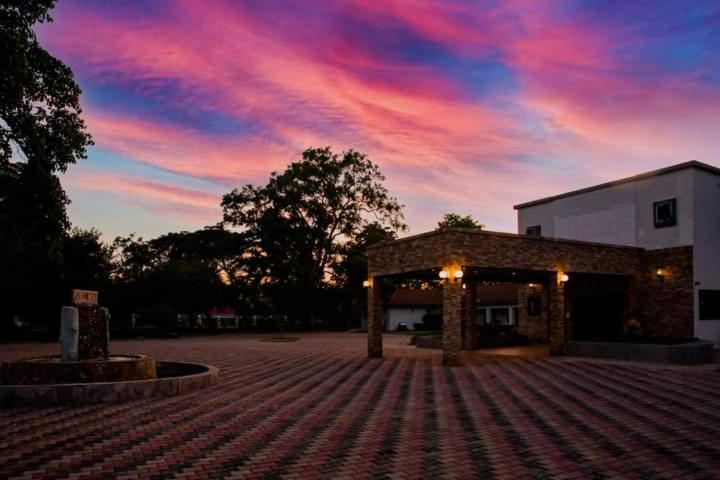 هتل Zambezi Way Lodge