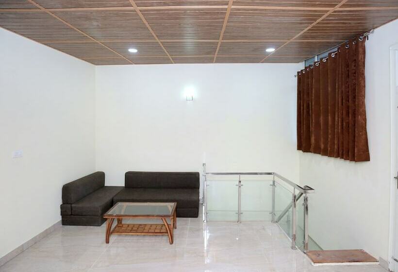 Oyo 13769 Home Spacious 3bhk Kasauli