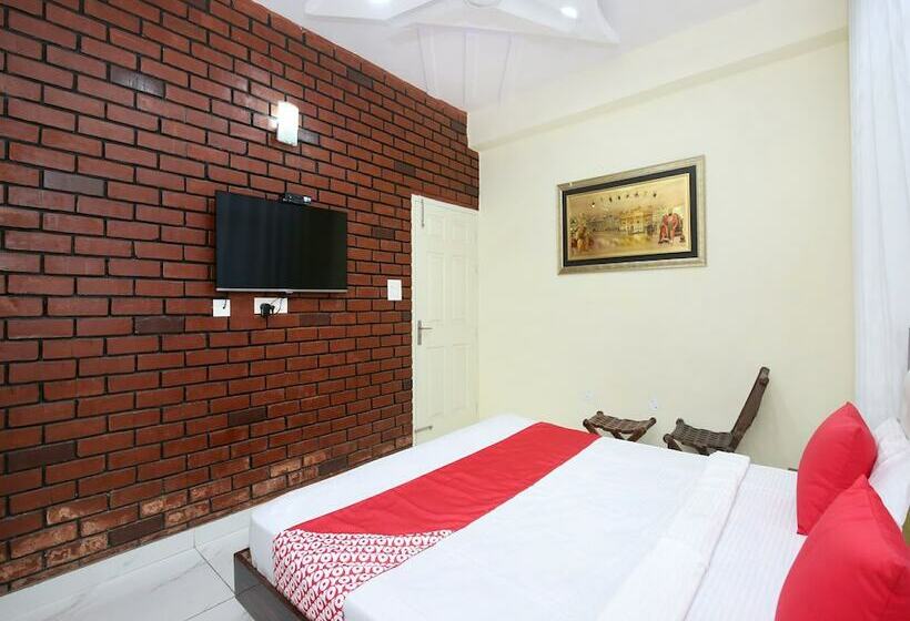 Oyo 13769 Home Spacious 3bhk Kasauli