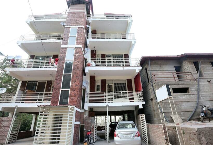 Oyo 13769 Home Spacious 3bhk Kasauli