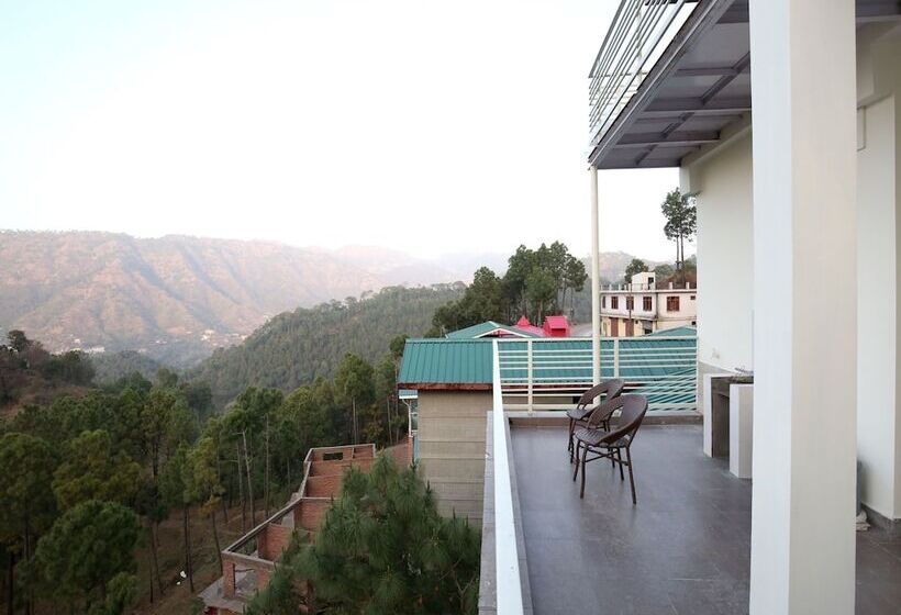Oyo 13769 Home Spacious 3bhk Kasauli