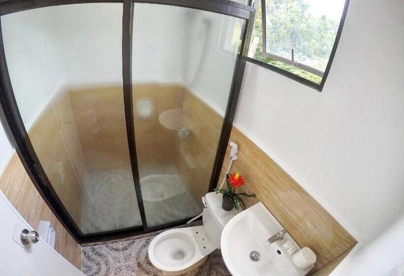 Pensão The Biggies Inn