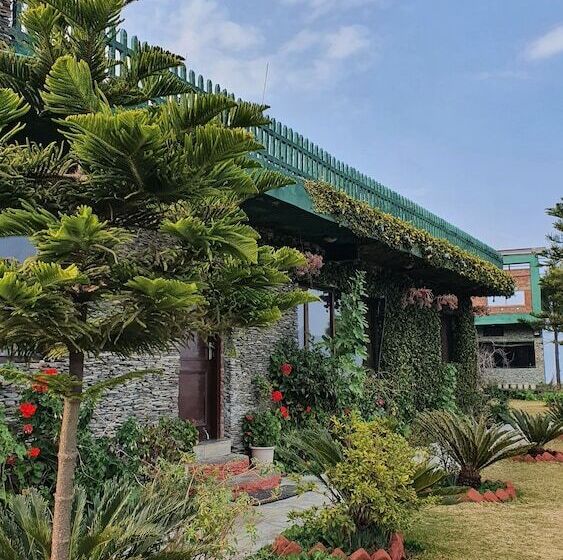 Resort Cedar Lodge By Aahma