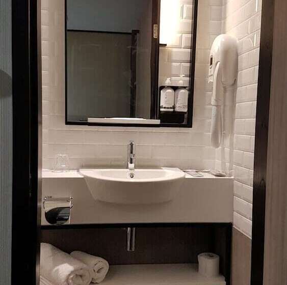 Aerotel London Heathrow T2 & T3