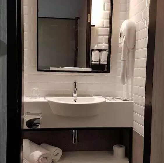 Aerotel London Heathrow T2 & T3