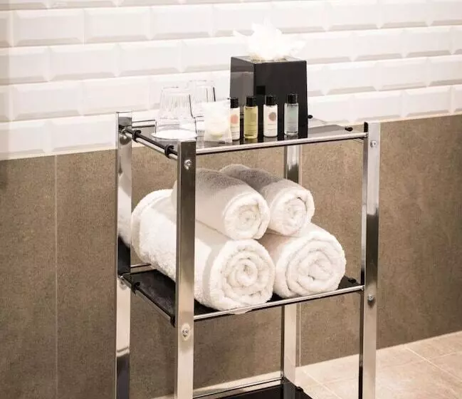 Aerotel London Heathrow T2 & T3