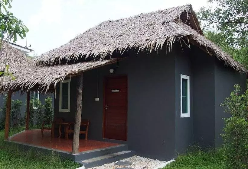 هتل 102 Ville