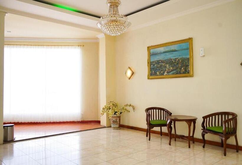 Urbanview Hotel Ratu Elok Syariah Banjarbaru By Reddoorz