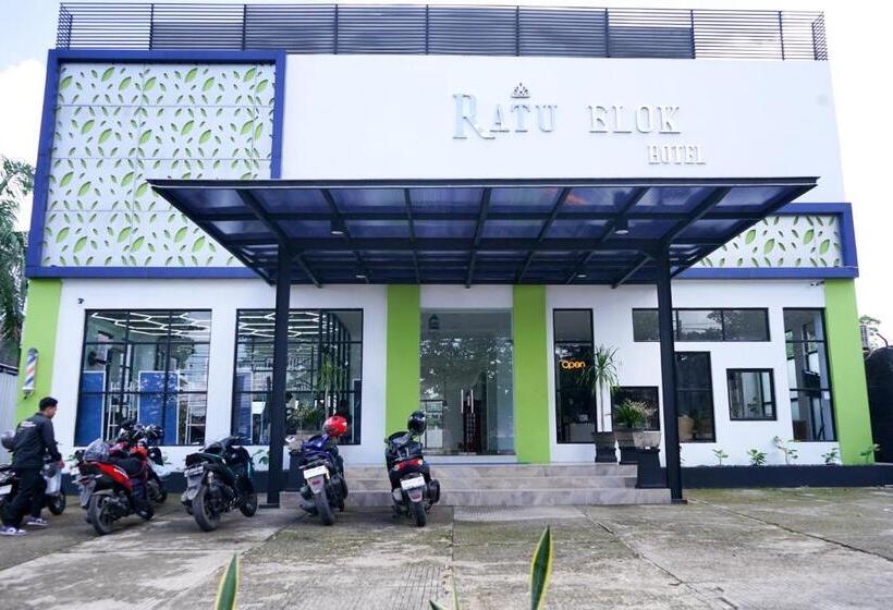 Urbanview Hotel Ratu Elok Syariah Banjarbaru By Reddoorz