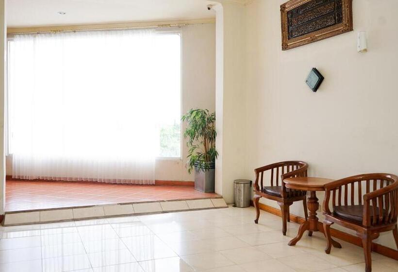 Urbanview Hotel Ratu Elok Syariah Banjarbaru By Reddoorz