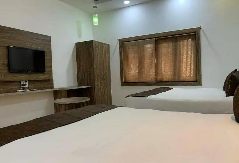 ホテル Yashogopal Resortico