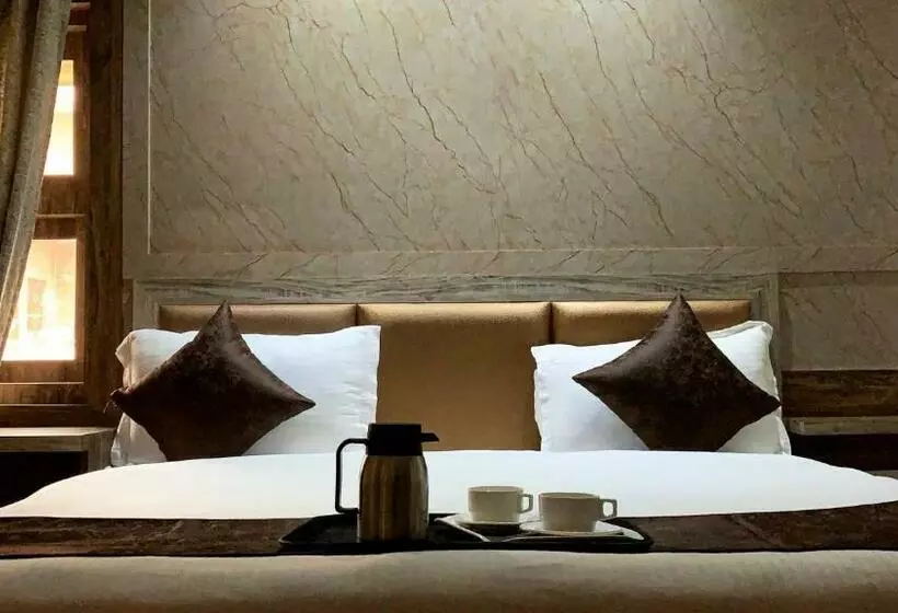 ホテル Yashogopal Resortico