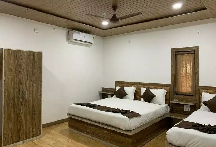 ホテル Yashogopal Resortico