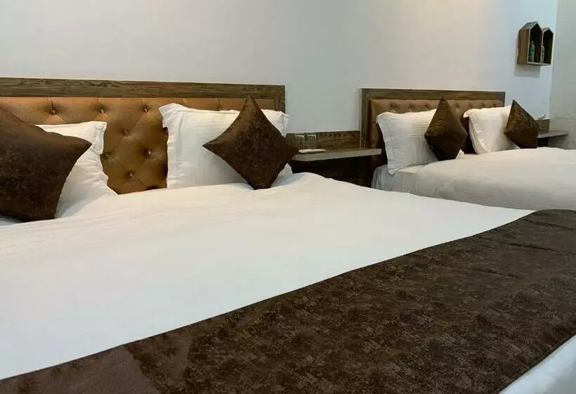 ホテル Yashogopal Resortico