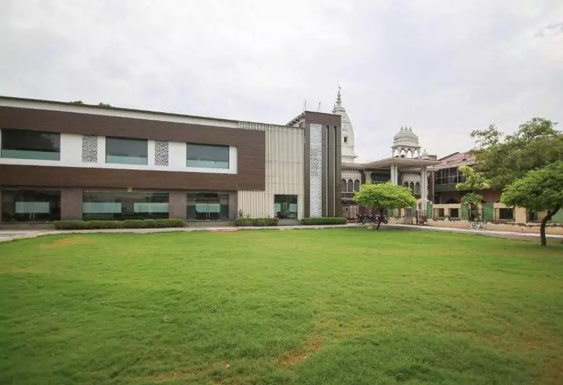 ホテル Yashogopal Resortico