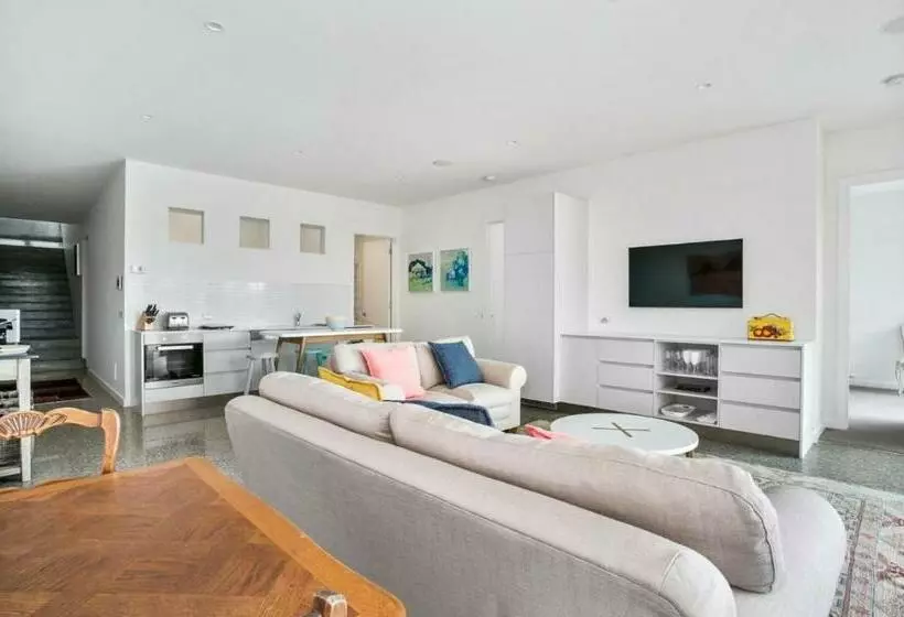 Lansdowne Villa 1