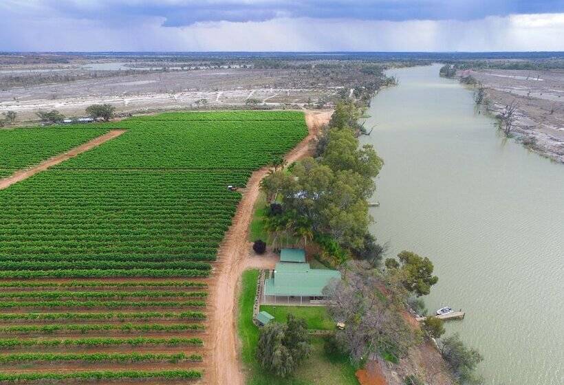 Mundic Waterfront Cottages