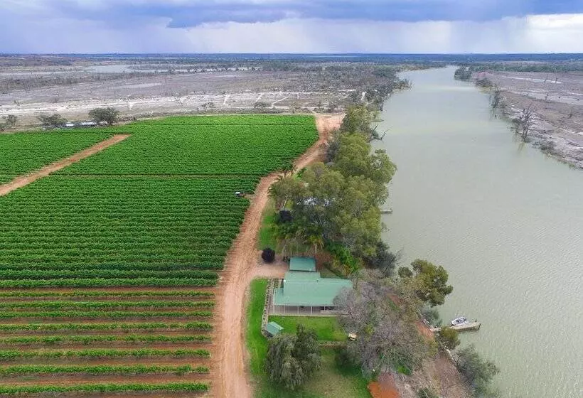 Mundic Waterfront Cottages