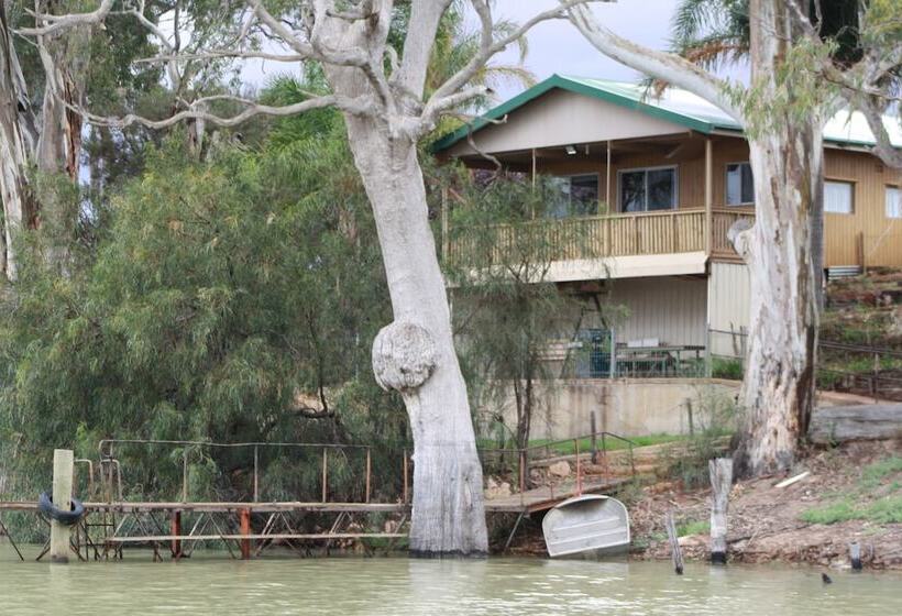 Mundic Waterfront Cottages