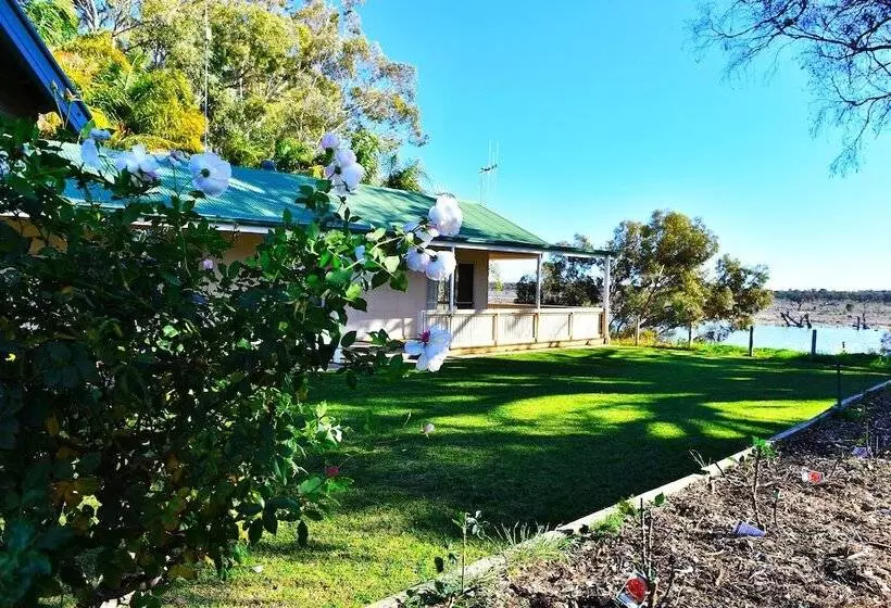 Mundic Waterfront Cottages