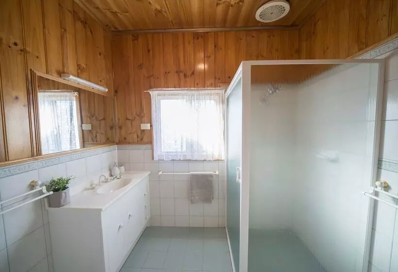 Mundic Waterfront Cottages