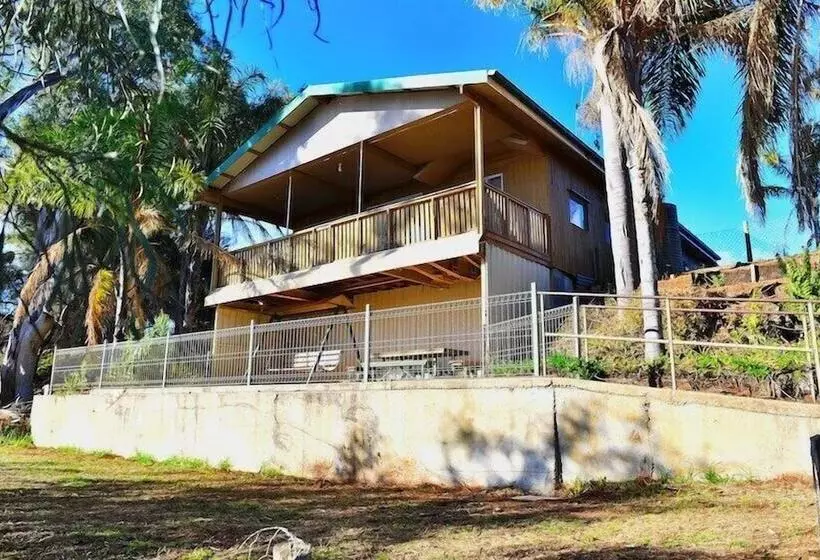 Mundic Waterfront Cottages