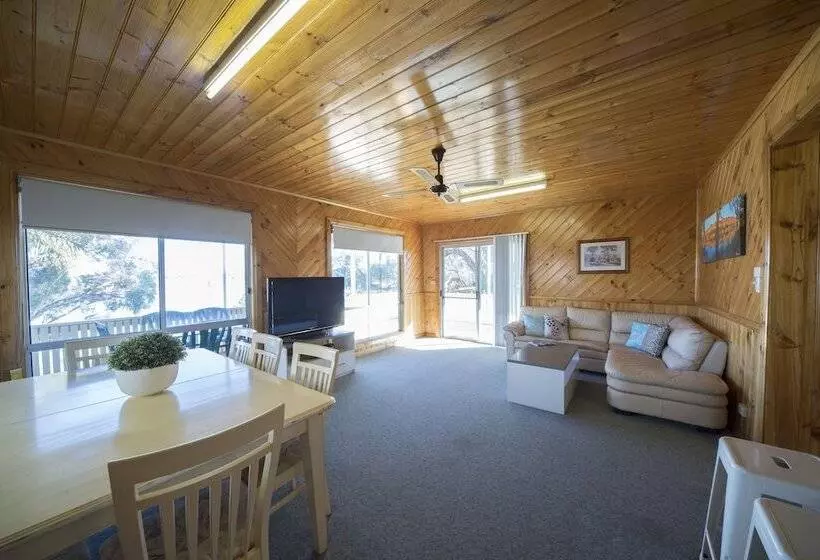 Mundic Waterfront Cottages