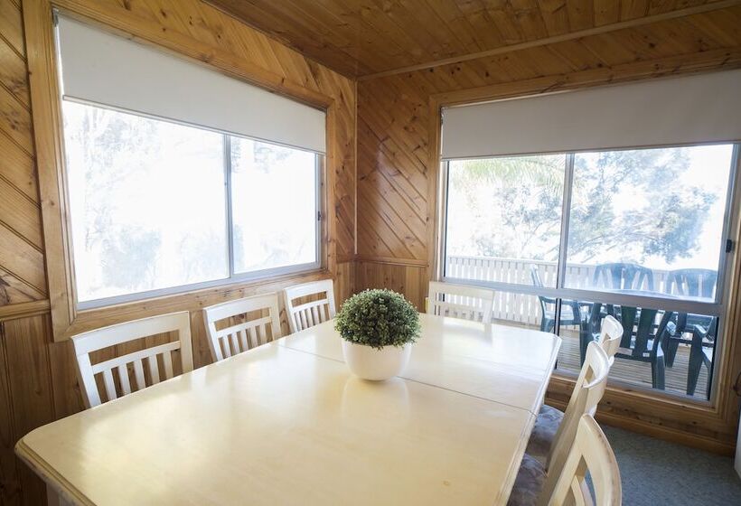 Mundic Waterfront Cottages