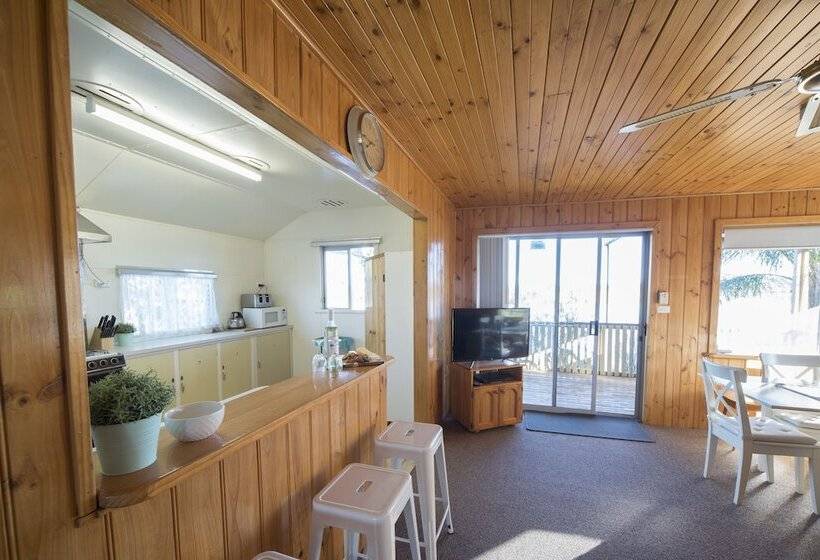 Mundic Waterfront Cottages