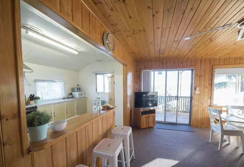 Mundic Waterfront Cottages