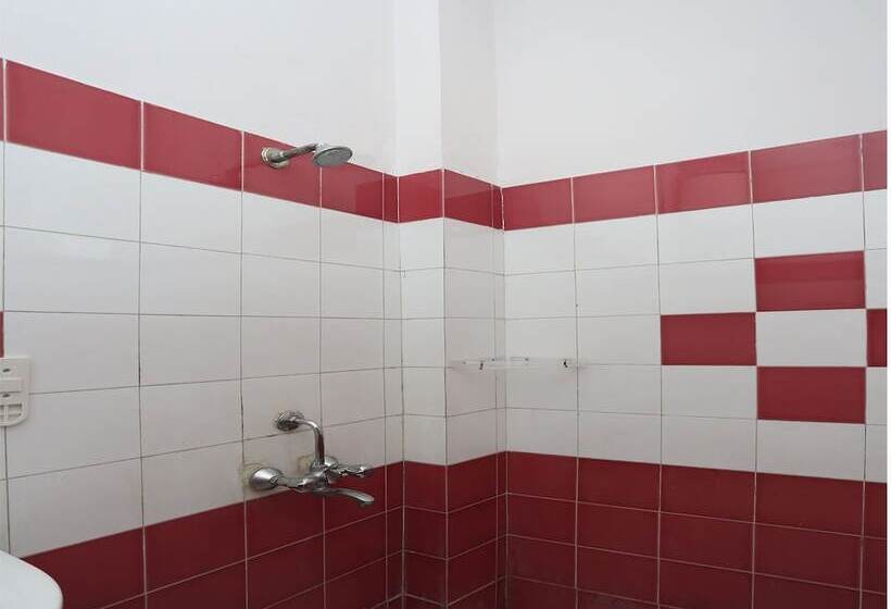 Oyo 12784 Hotel Roomers