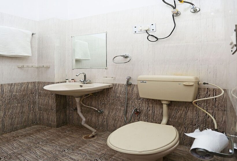 Oyo 12784 Hotel Roomers