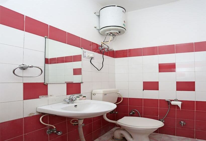 Oyo 12784 Hotel Roomers